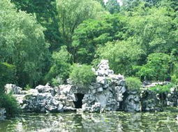 假山與仿古建筑 庭院造景的古典美學(xué)